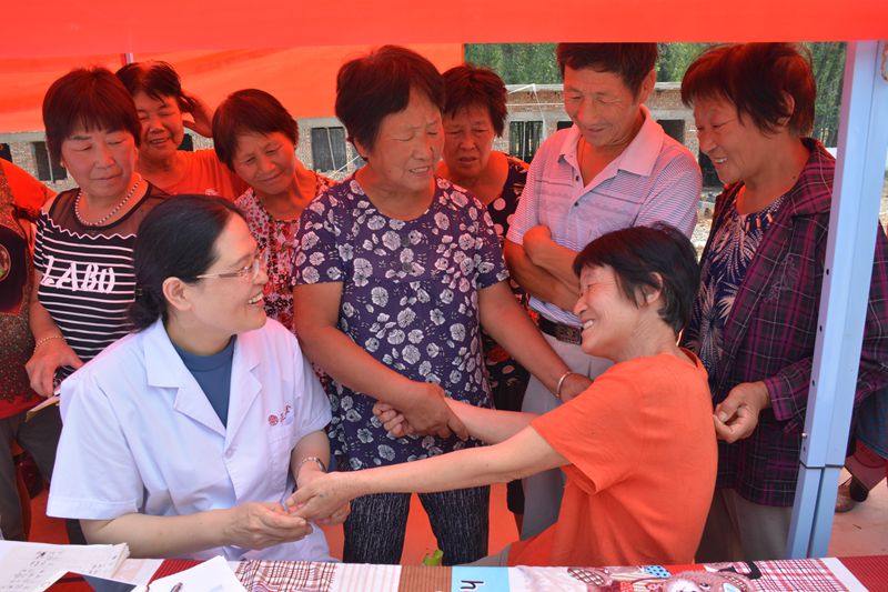 同心送关爱“国医”助脱贫2_副本.jpg